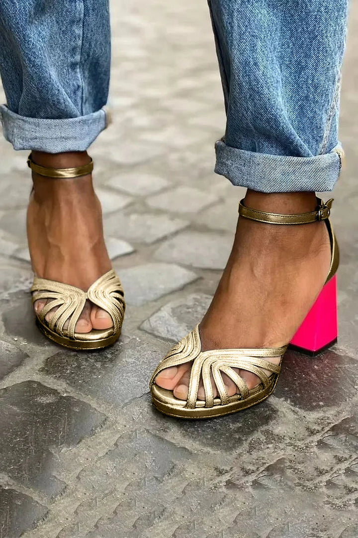 SANDALES AVEC TALON CONTRASTÉ